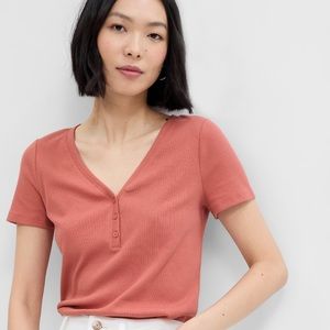 GAP Ribbed Henley T-Shirt - like new